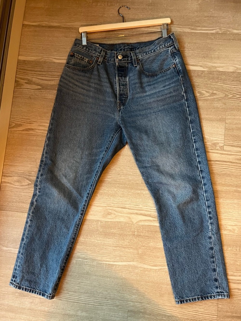 Levi's Women’s 501 Original Fit Cropped Lightweight Jeans